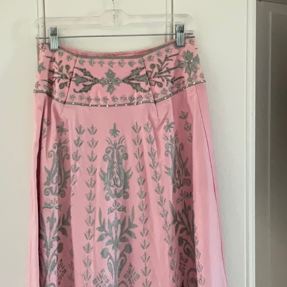Beautiful pink silk long skirt with gorgeous silver beading - Picture 4 of 4
